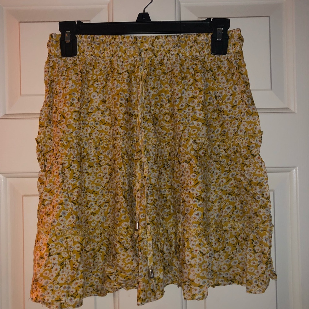 yellow skirt